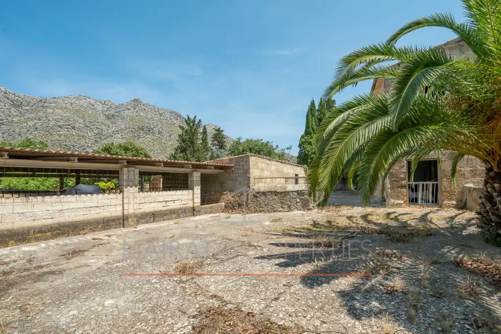 Vista exterior de Finca rústica en venda en Pollença amb Jardí privat, Terrassa i Traster