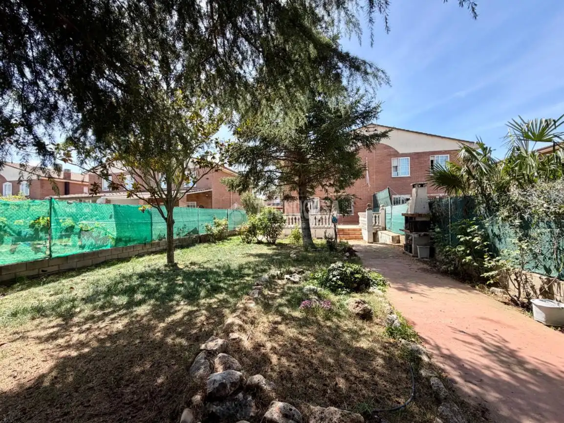 Garden of Detached homes for sale in Azuqueca de Henares