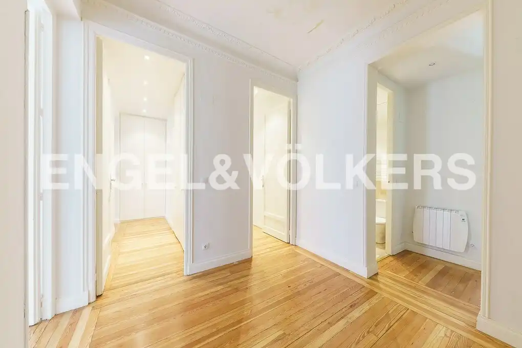 Wohnung zur Miete in Madrid mit Klimaanlage, Heizung und Parkett