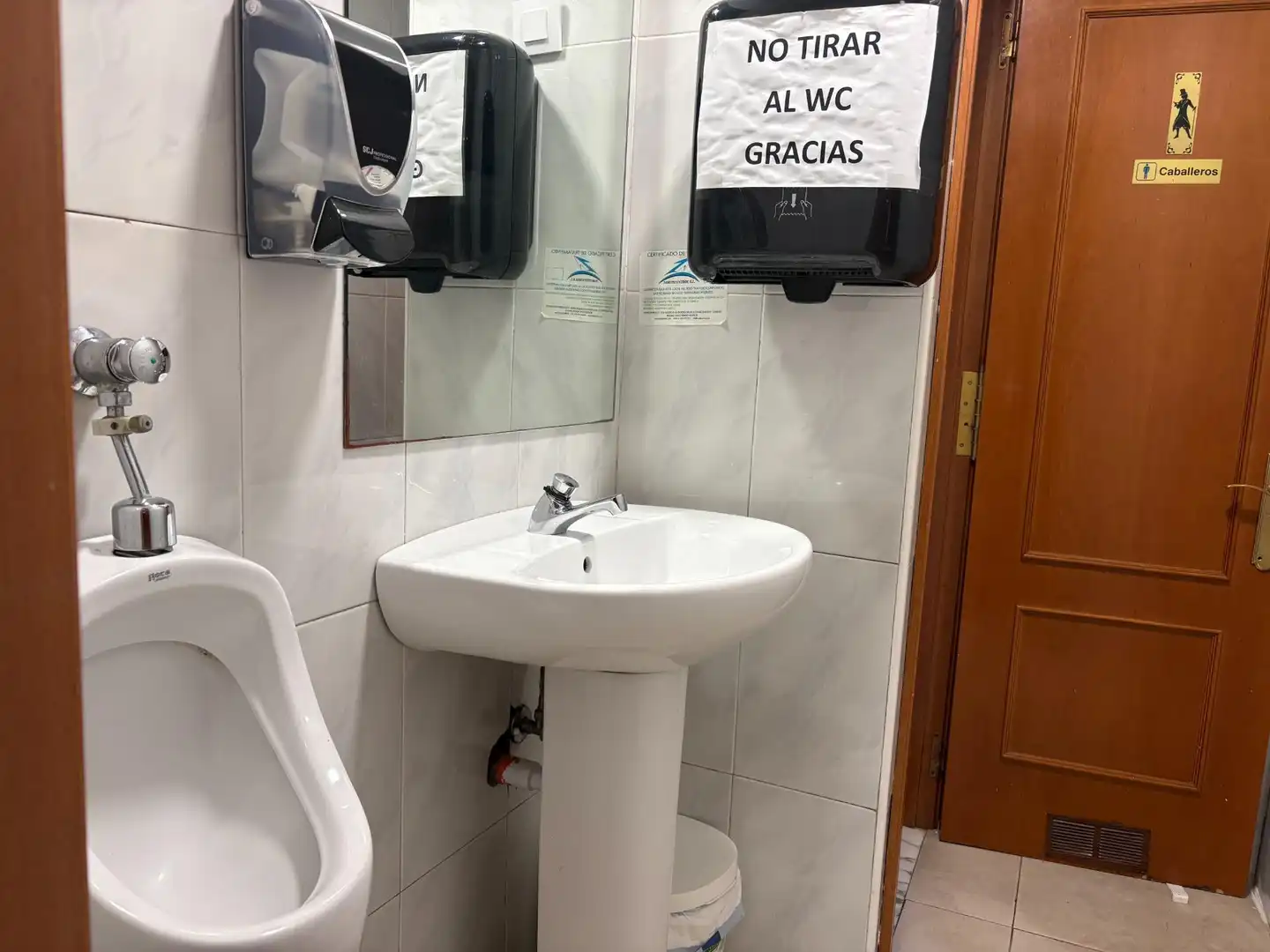 Badezimmer von Geschaftsraum zur Miete in Oviedo  mit Möbliert