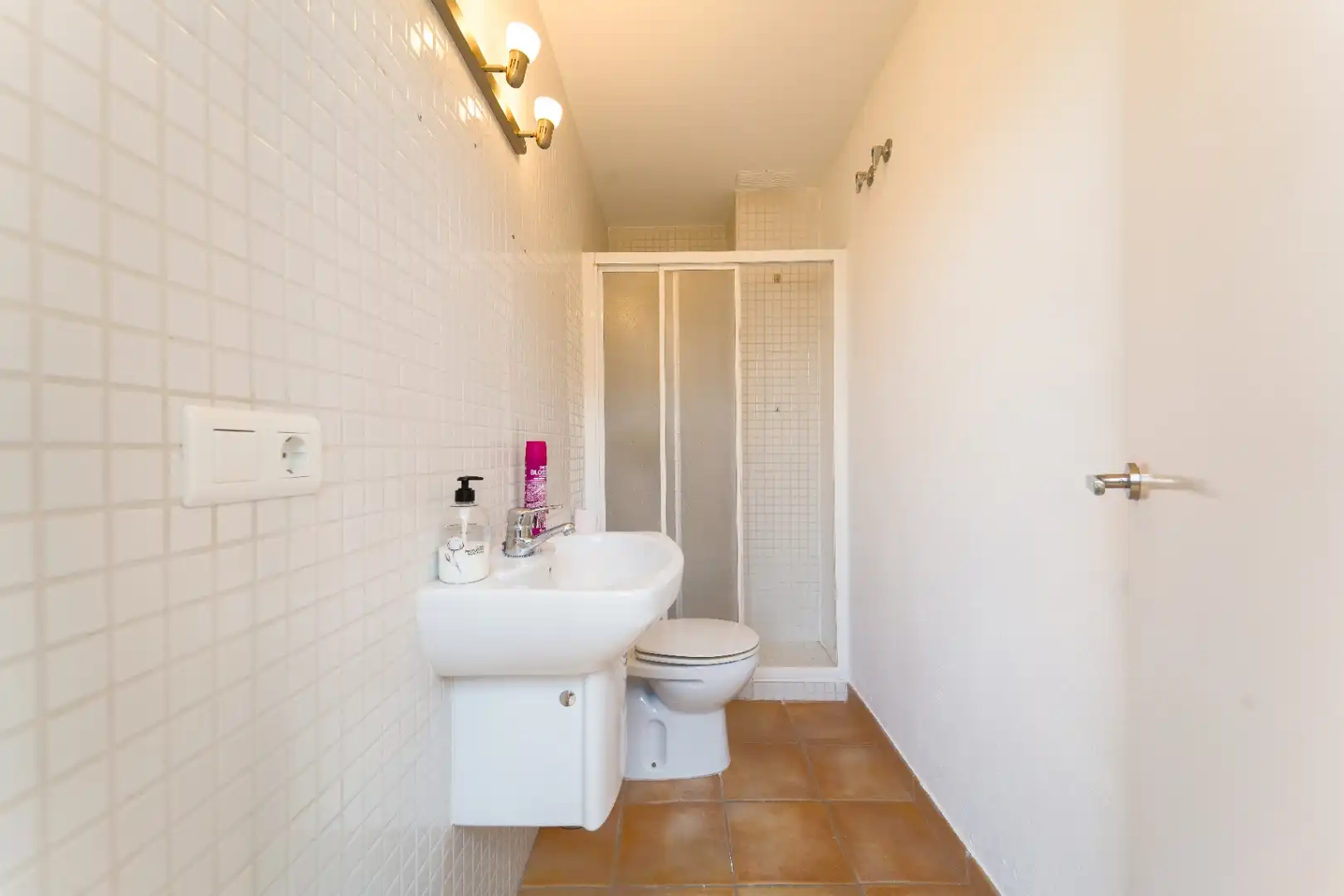 Badezimmer von Einfamilien-Reihenhaus zum Verkauf in L'Alfàs del Pi mit Klimaanlage, Heizung und Privatgarten