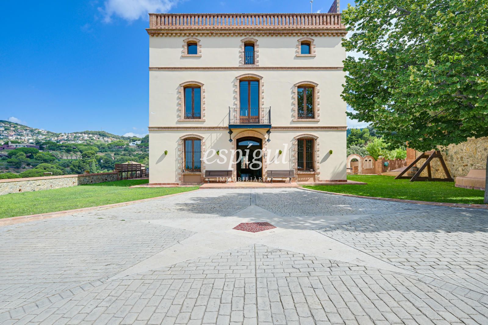 Exterior view of House or chalet for sale in Alella  with Heating, Private garden and Parquet flooring
