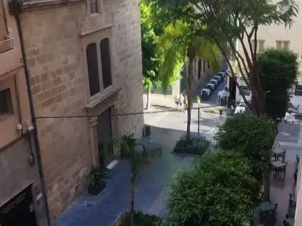 Vista exterior de Piso para compartir en Almería con Aire acondicionado, Trastero y Amueblado