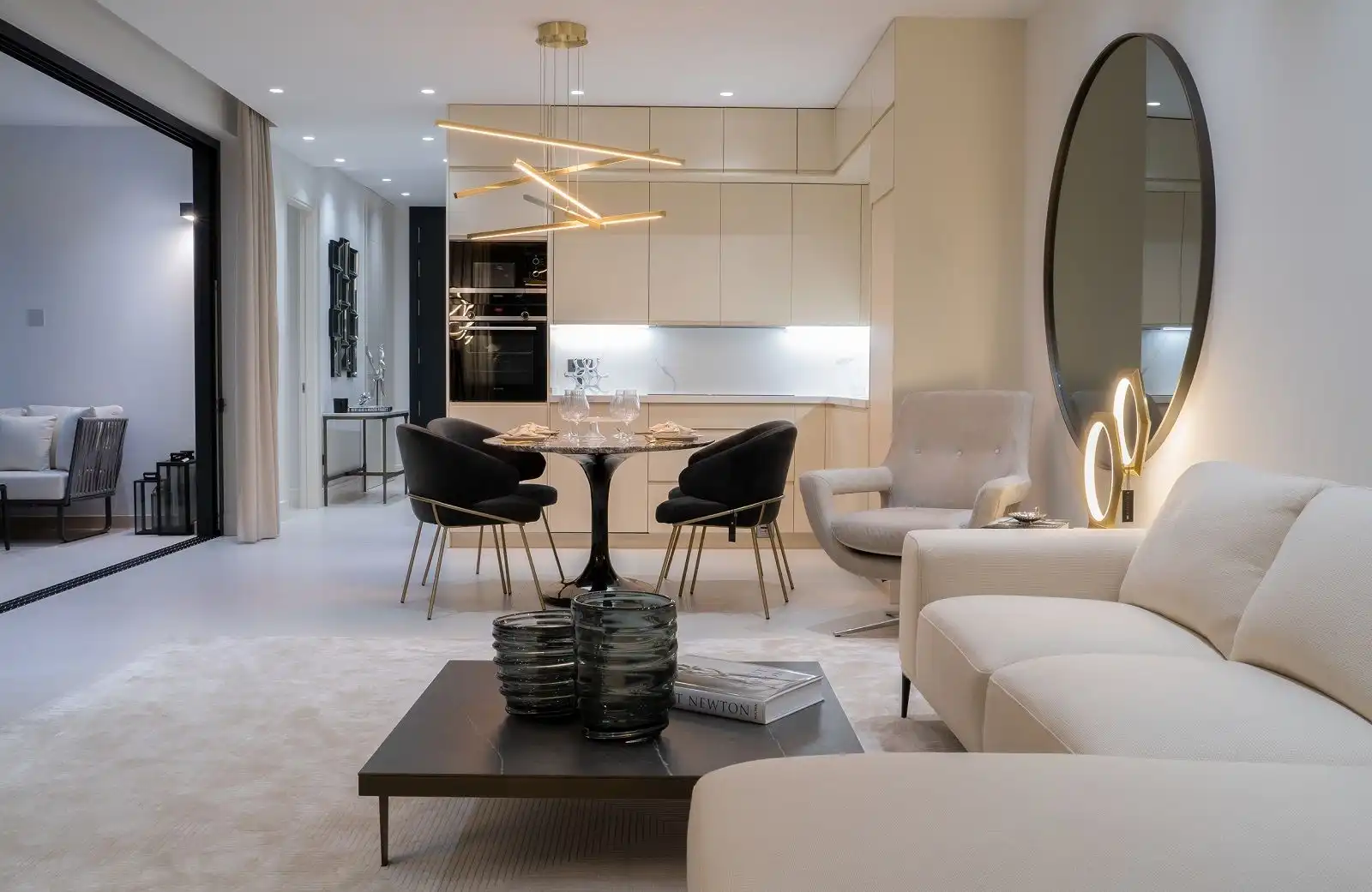 Sala de estar de Casa o chalet en venta en Marbella con Aire acondicionado, Calefacción y Jardín privado