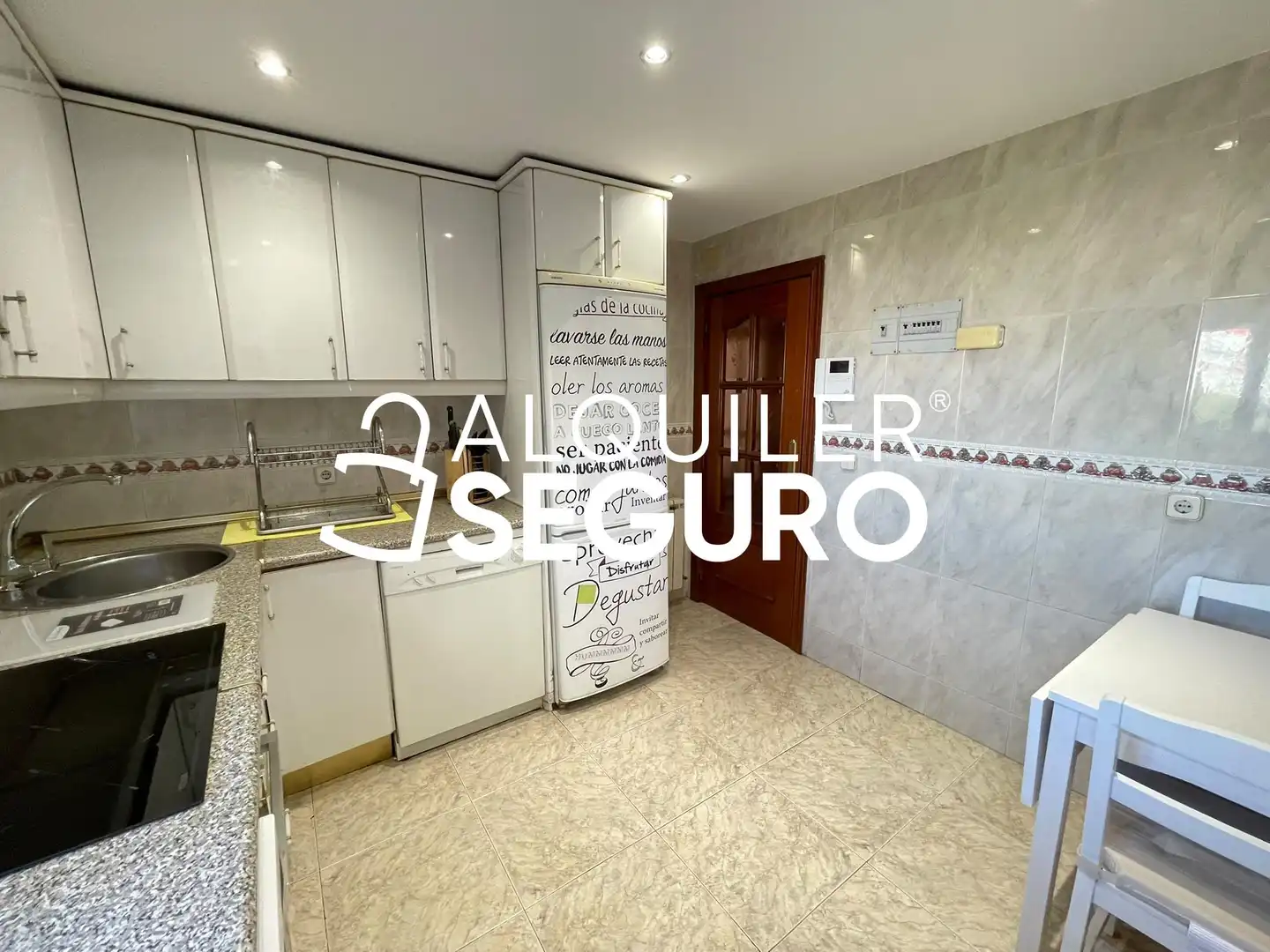 Küche von Wohnung zur Miete in Madrid mit Heizung, Abstellraum und Möbliert
