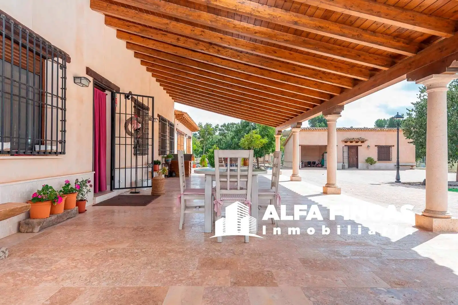 Vista exterior de Casa o chalet en venta en Vara de Rey con Calefacción, Terraza y Piscina