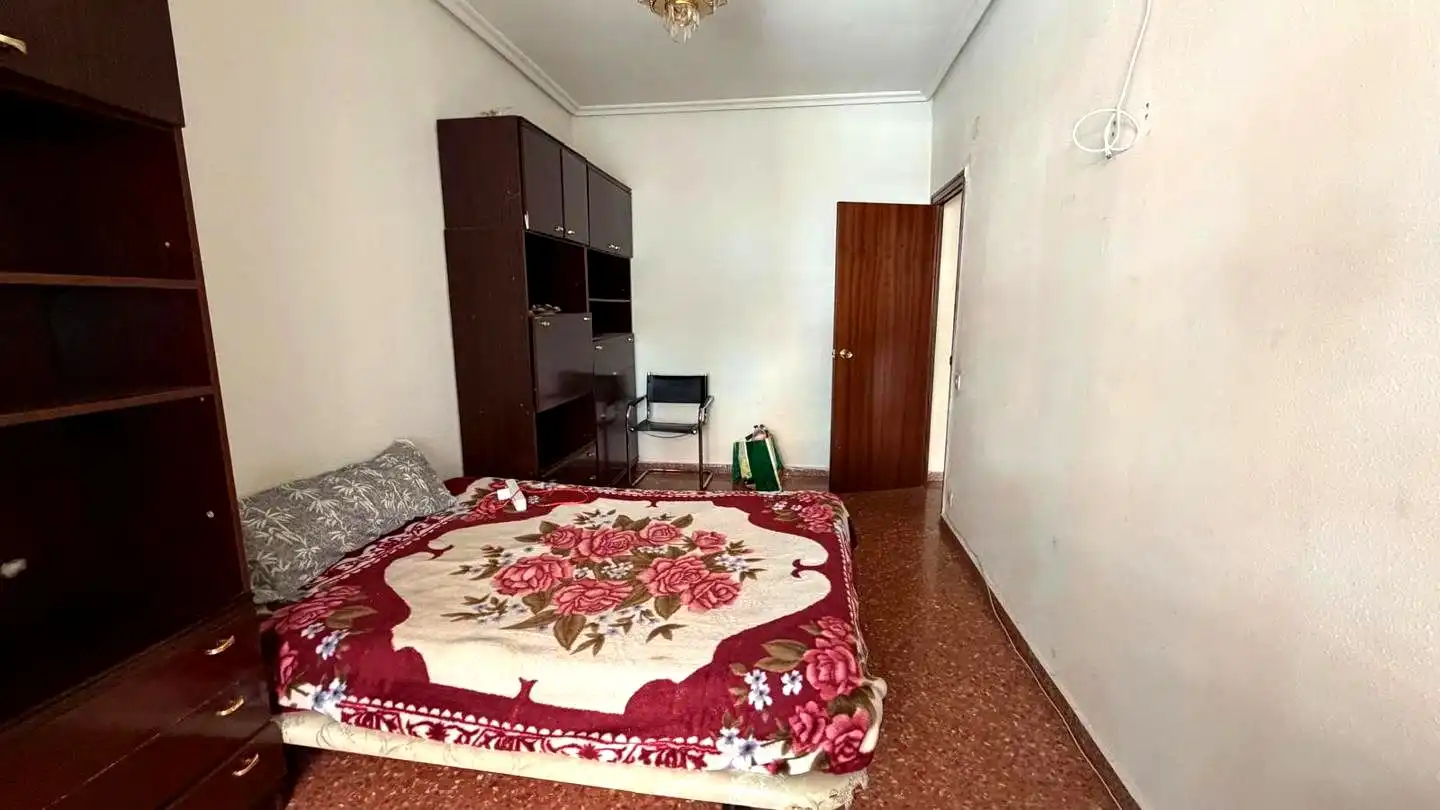 Habitación de Piso en venta en  Logroño con Calefacción, Terraza y Amueblado