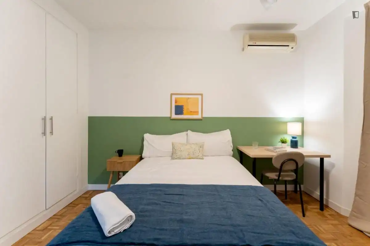 Schlafzimmer von Wohnungen zur untervermieten in Madrid mit Möbliert, Ofen und Waschmaschine