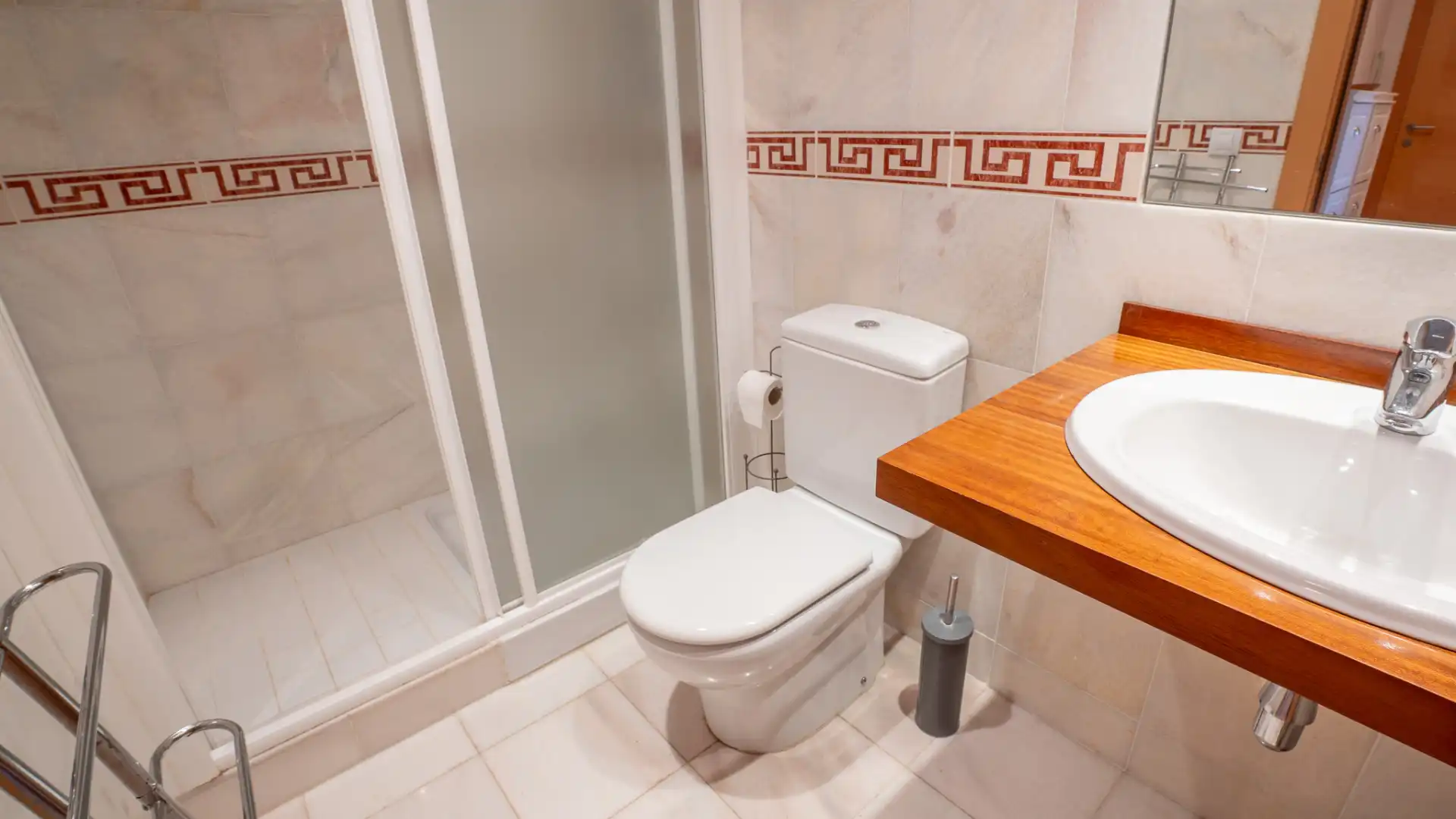 Badezimmer von Wohnungen zum Verkauf in Castell d'Aro, Platja d'Aro i s'Agaró mit Klimaanlage, Heizung und Terrasse