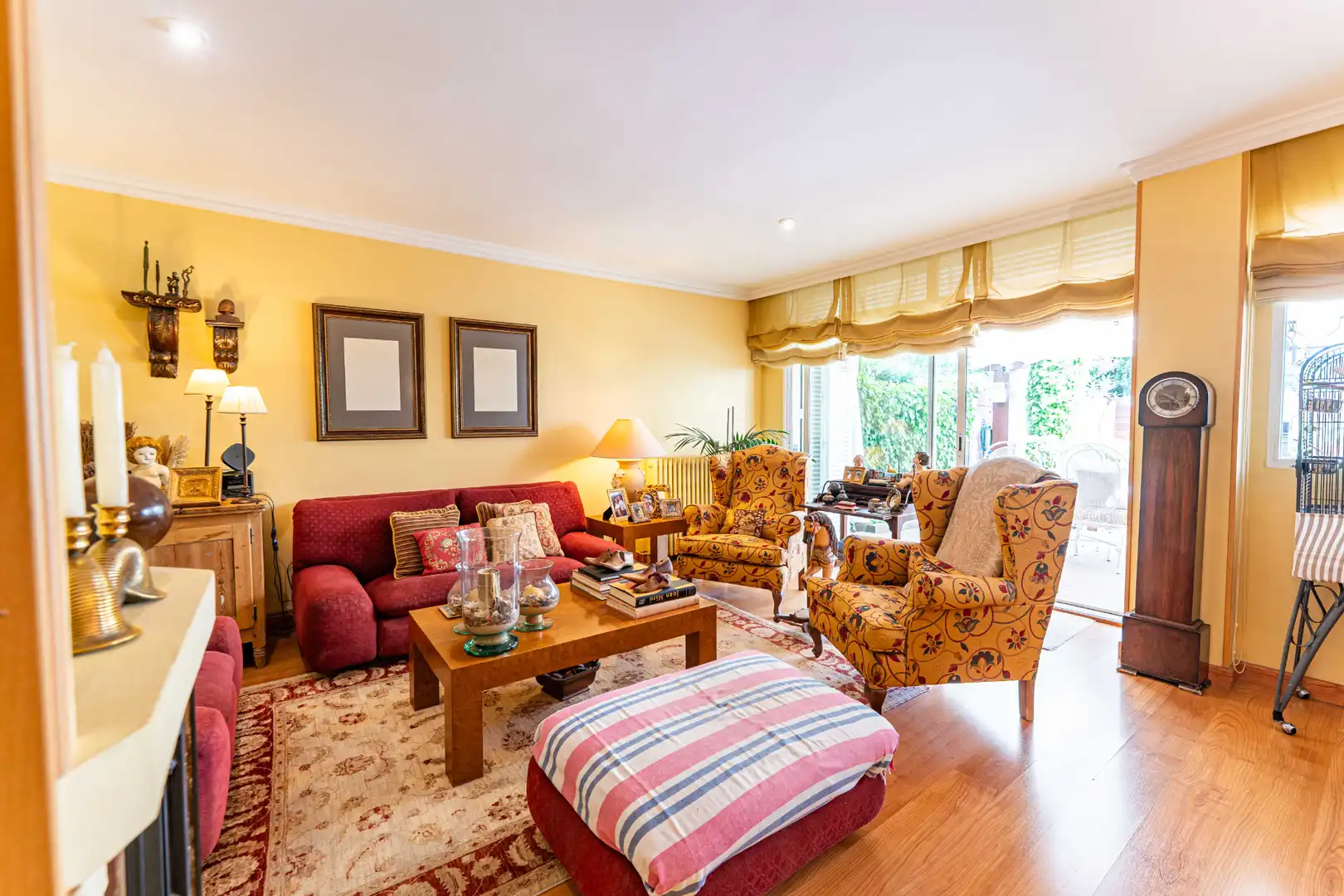 Sala de estar de Casa adosada en venta en Las Rozas de Madrid con Aire acondicionado, Calefacción y Jardín privado