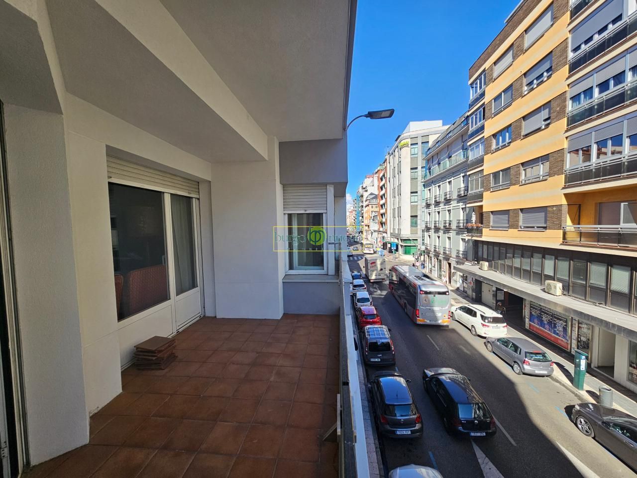 Vista exterior de Apartament en venda en León Capital  amb Calefacció i Terrassa