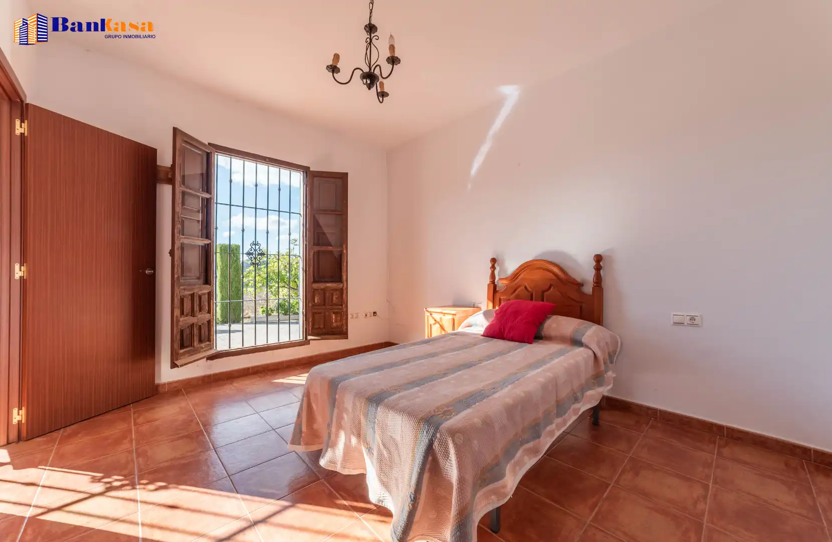 Habitación de Casa o chalet en venta en Casabermeja con Jardín privado, Piscina y Amueblado