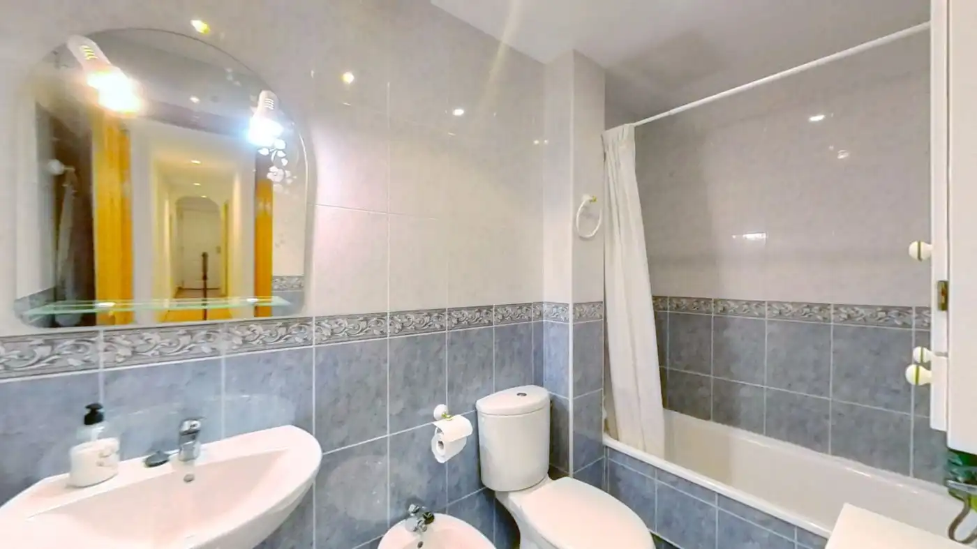 Bathroom of Flat for rent in San Vicente del Raspeig / Sant Vicent del Raspeig  with Furnished and Balcony