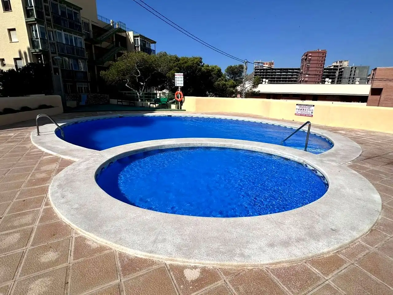 Piscina de Ático en venta en Benidorm con Aire acondicionado, Terraza y Piscina comunitaria