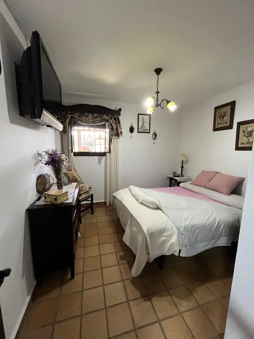 Dormitori de Casa o xalet en venda en Chiclana de la Frontera amb Jardí privat, Moblat i Piscina comunitària