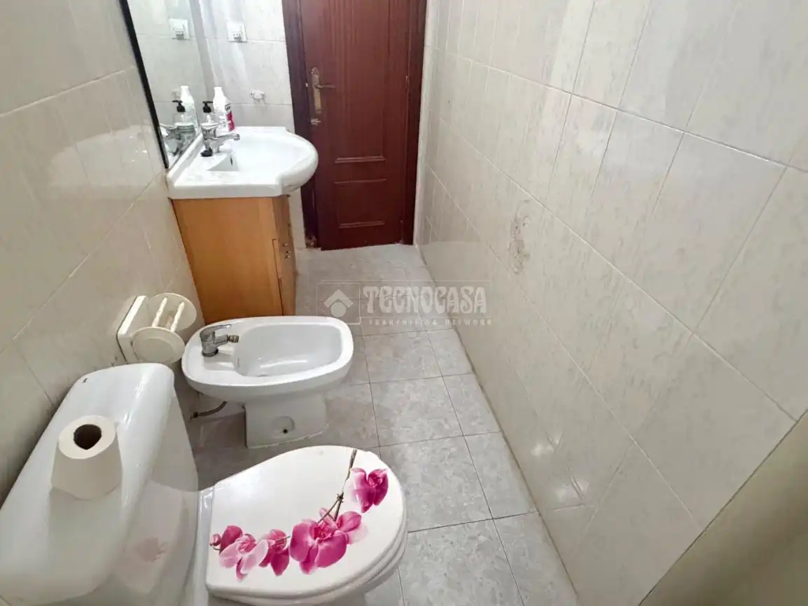 Bathroom of Flat for sale in Valencia  with Air Conditioner and Balcony