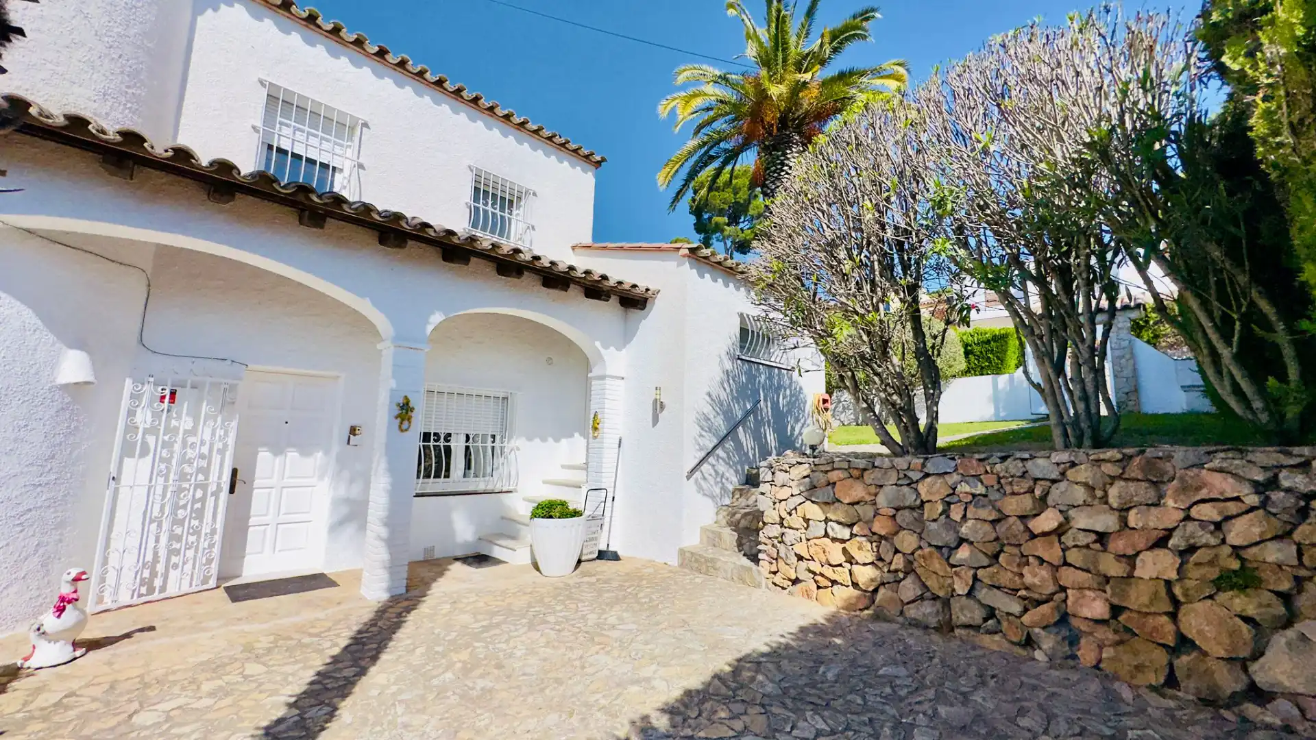 Vista exterior de Casa o chalet en venta en L'Estartit con Aire acondicionado, Calefacción y Jardín privado