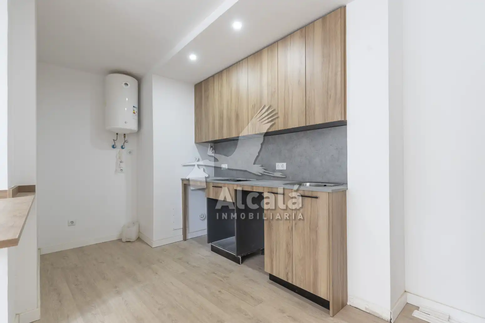 Cocina de Local en venta en Alcalá de Henares con Aire acondicionado