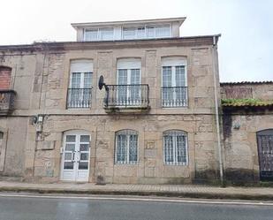 Vista exterior de Casa adosada en venda en Vilagarcía de Arousa amb Calefacció, TV i Balcó