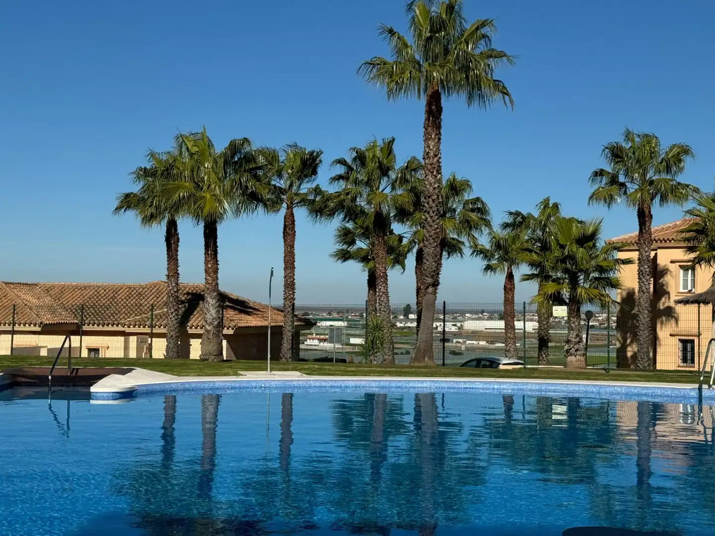 Piscina de Piso en venta en Sanlúcar de Barrameda con Aire acondicionado, Calefacción y Jardín privado