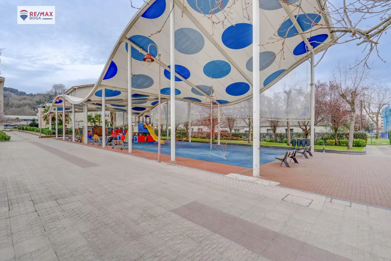 Schwimmbecken von Wohnung zum Verkauf in Zarautz mit Privatgarten
