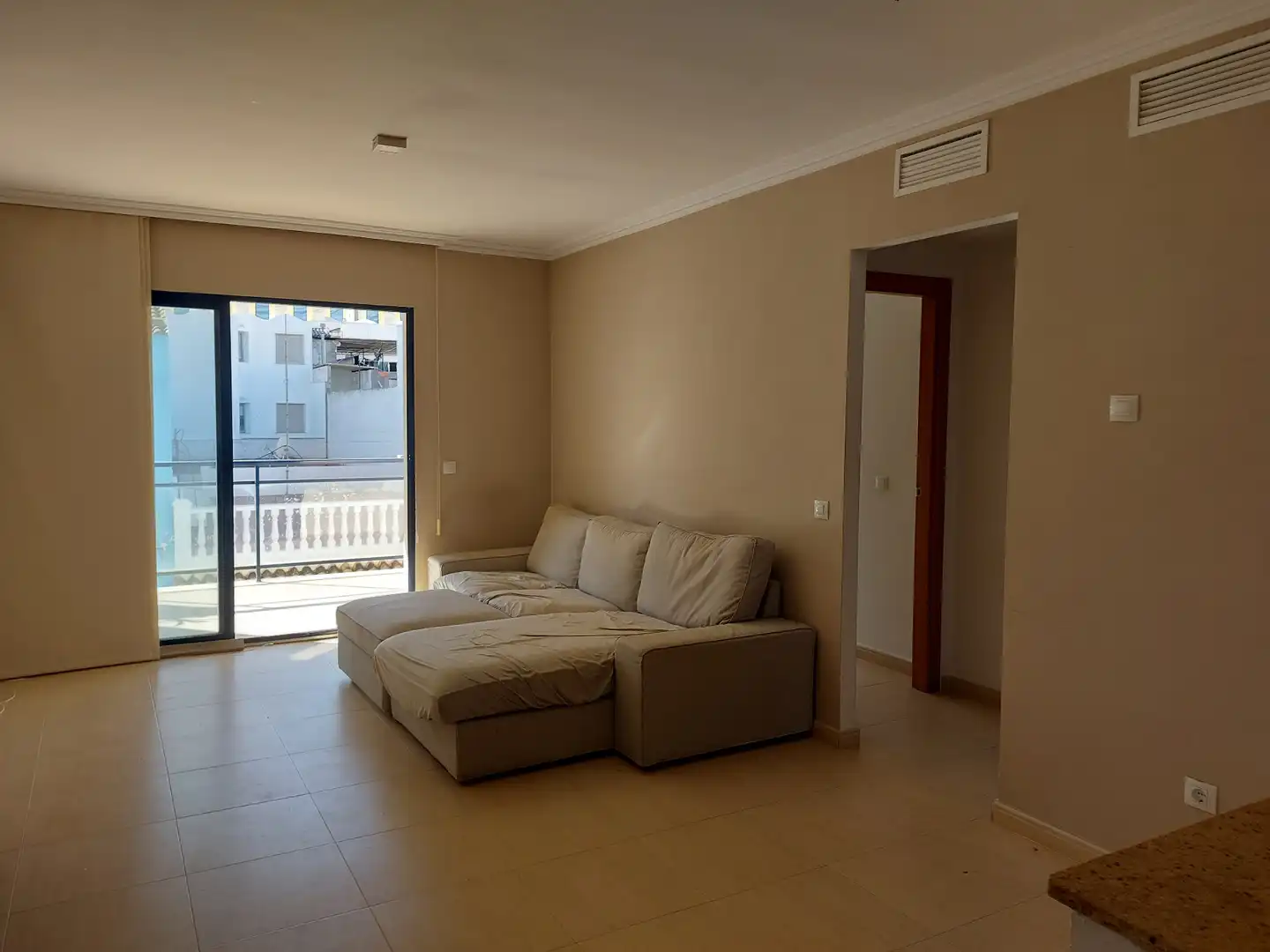 Sala d'estar de Apartament en venda en Moncofa amb Calefacció, Terrassa i Moblat