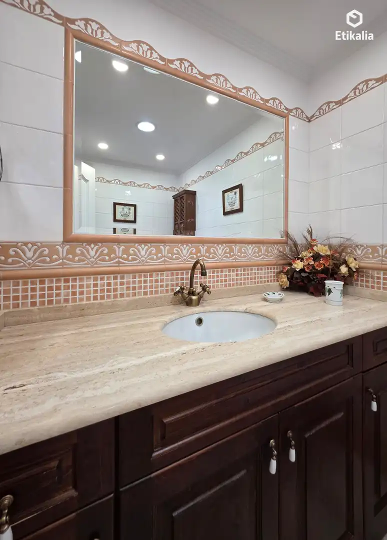 Baño de Piso de alquiler en Portugalete con Calefacción y Terraza