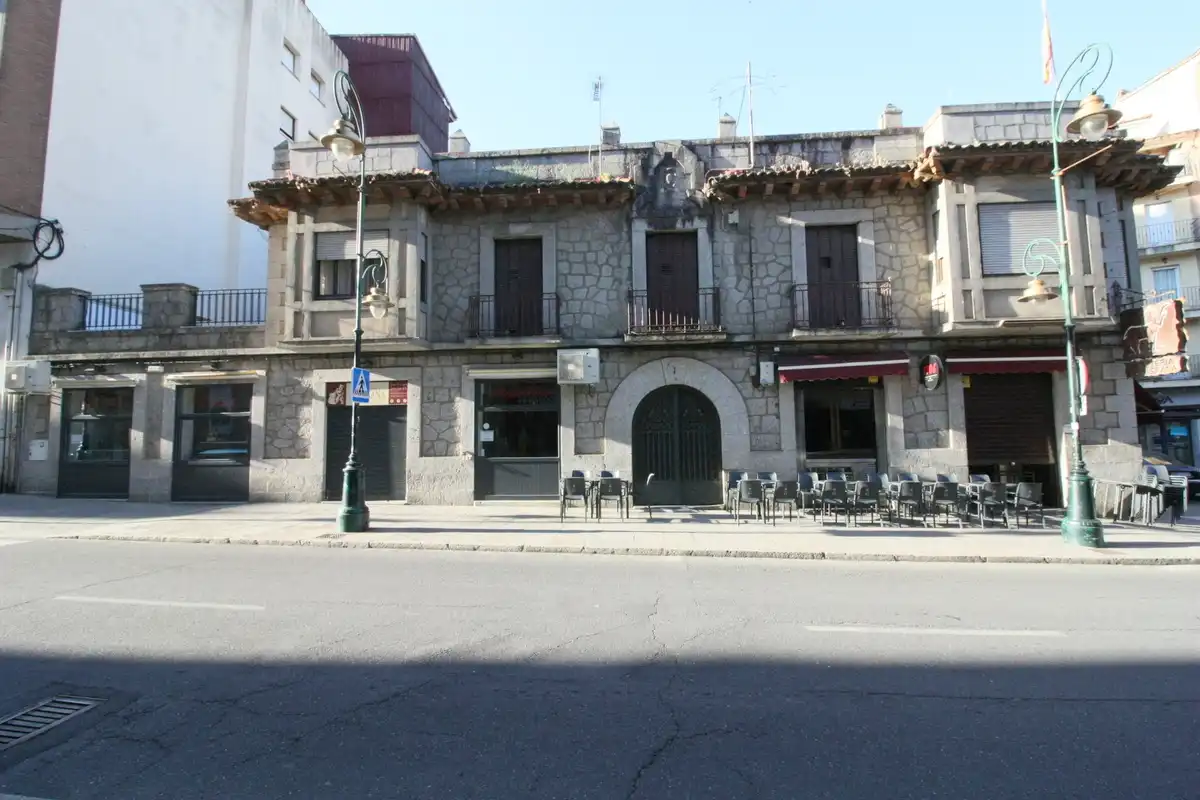 Vista exterior de Edificio en venta en Arenas de San Pedro