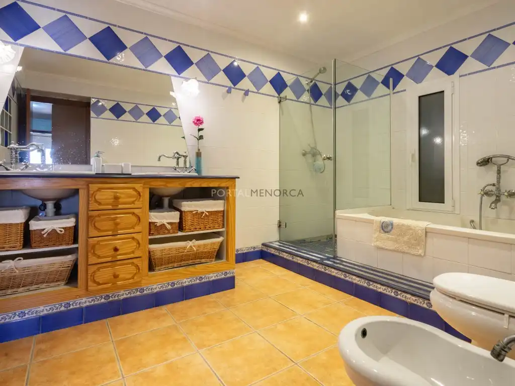 Baño de Finca rústica en venta en Es Castell