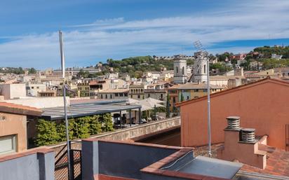 Vista exterior de Àtic en venda en Girona Capital amb Aire condicionat i Terrassa