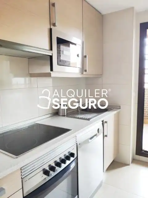 Küche von Wohnung zur Miete in Madrid mit Heizung, Schwimmbad und Möbliert