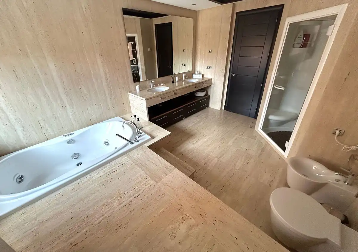 Bathroom of Duplexes for rent in Marbella  with Air Conditioner, Terrace and Furnished