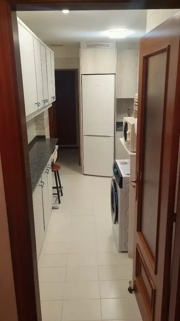 Cocina de Piso de alquiler en Oviedo  con Calefacción, Parquet y Amueblado