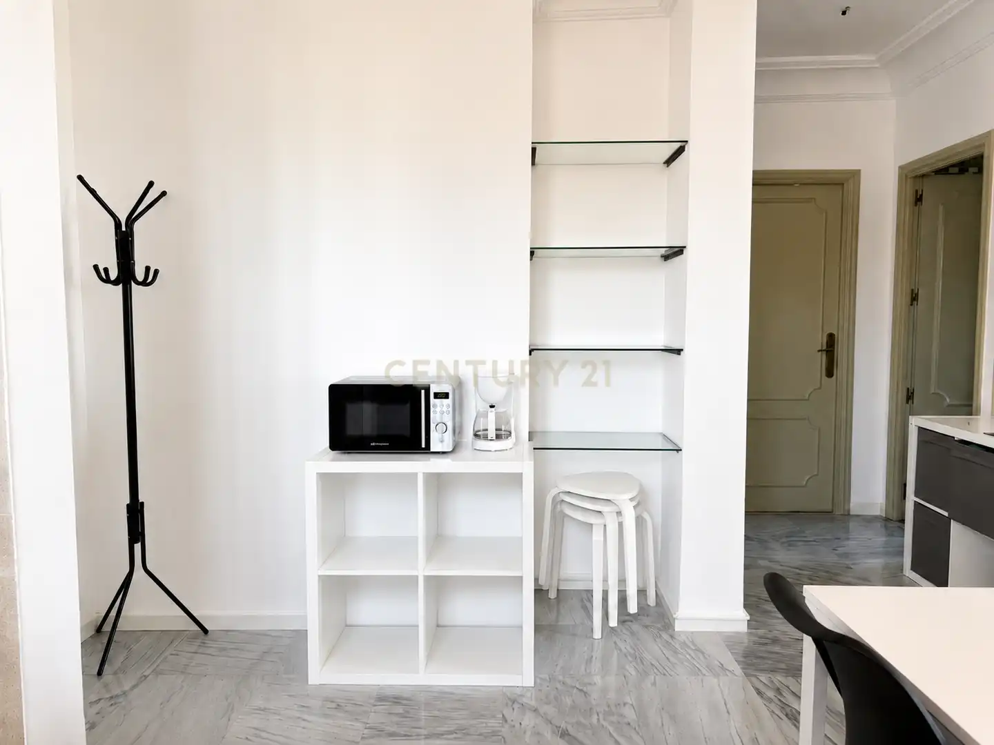 Sala d'estar de Apartament de lloguer en Benalmádena amb Aire condicionat, Jardí privat i Piscina