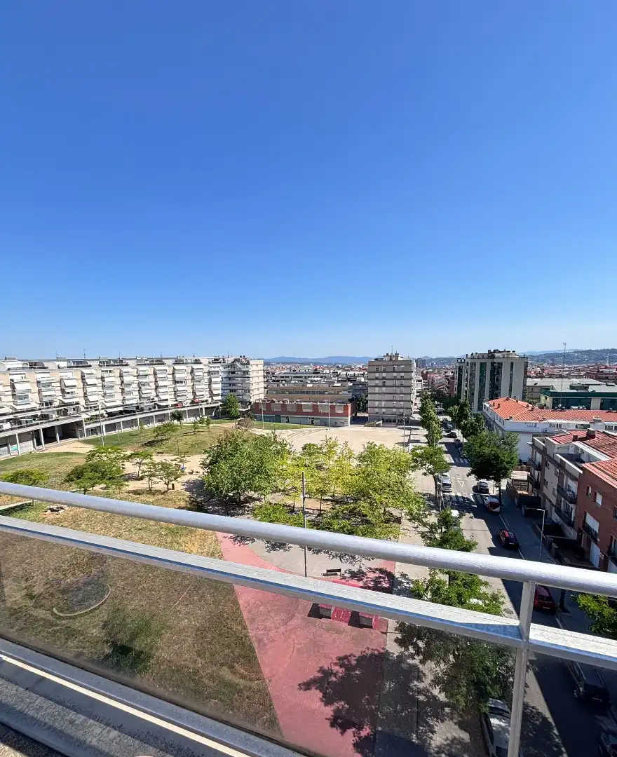 Vista exterior de Ático en venta en Terrassa con Calefacción, Terraza y Trastero