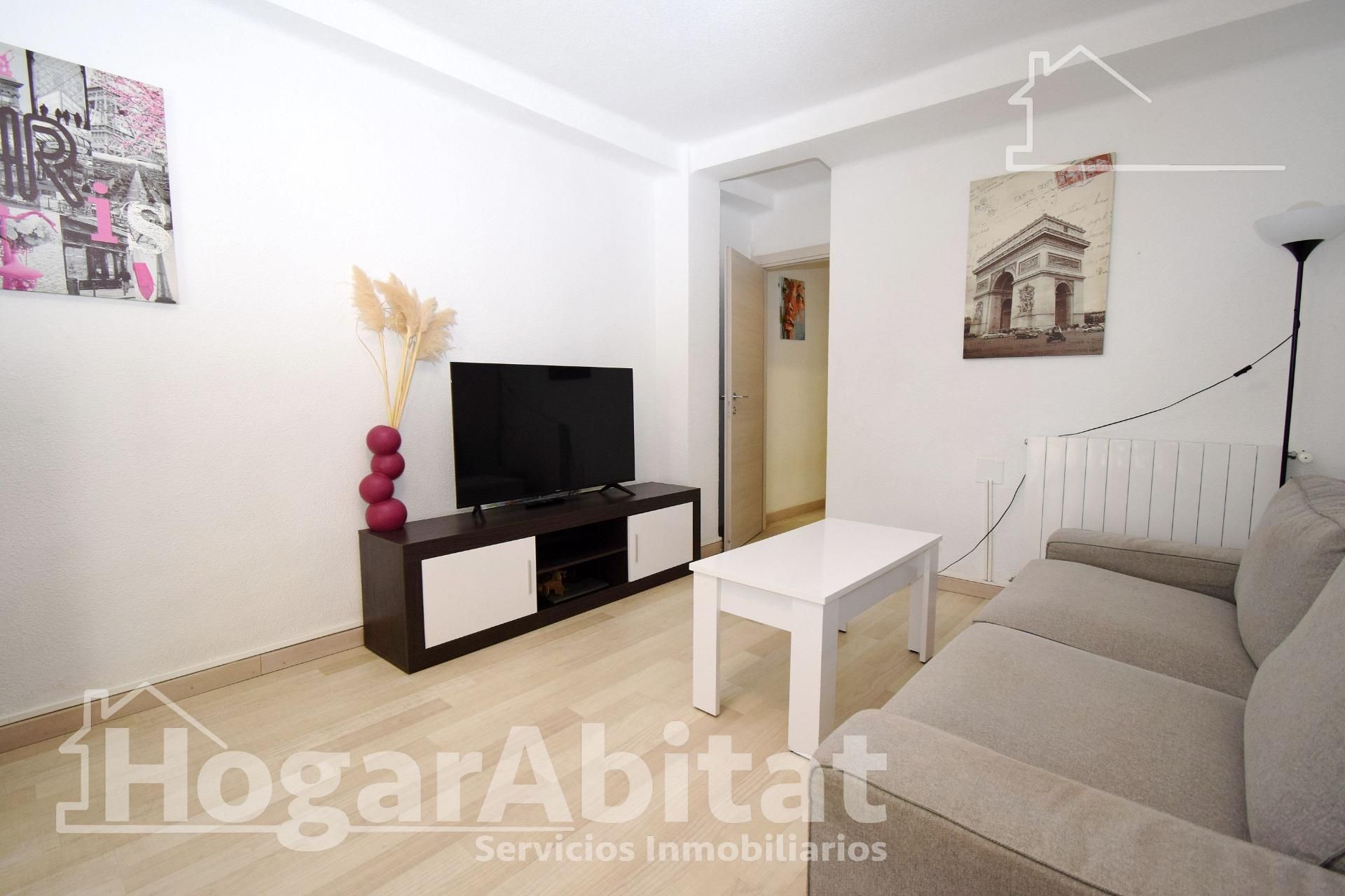 Living room of Flat for sale in  Valencia Capital  with Air Conditioner, Heating and Balcony
