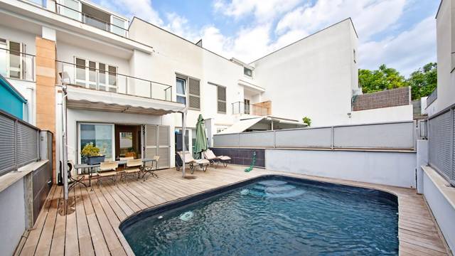 Casa adosada en Venta en Zona los Colegios