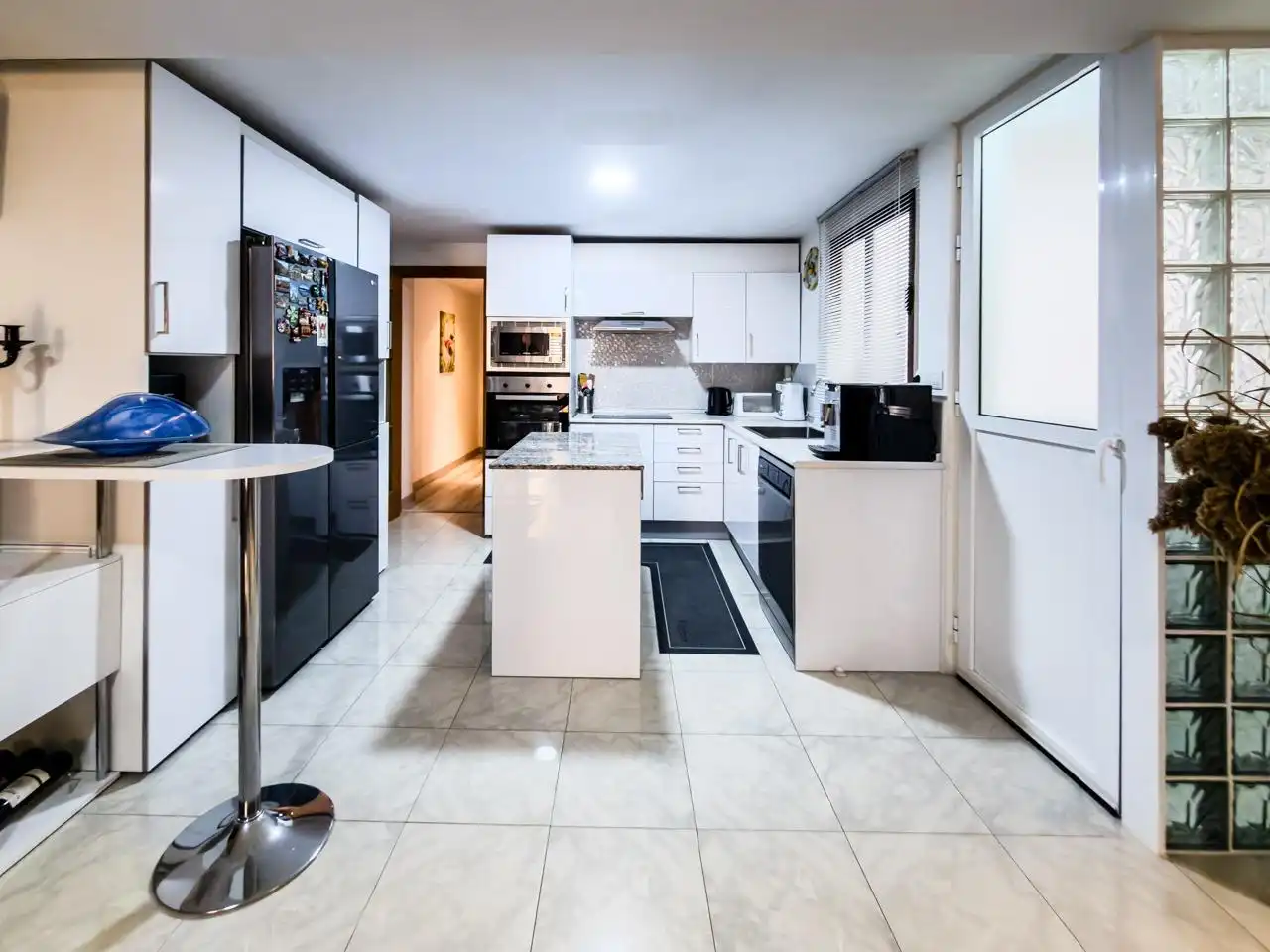 Kitchen of Flat for sale in Canals  with Air Conditioner and Balcony