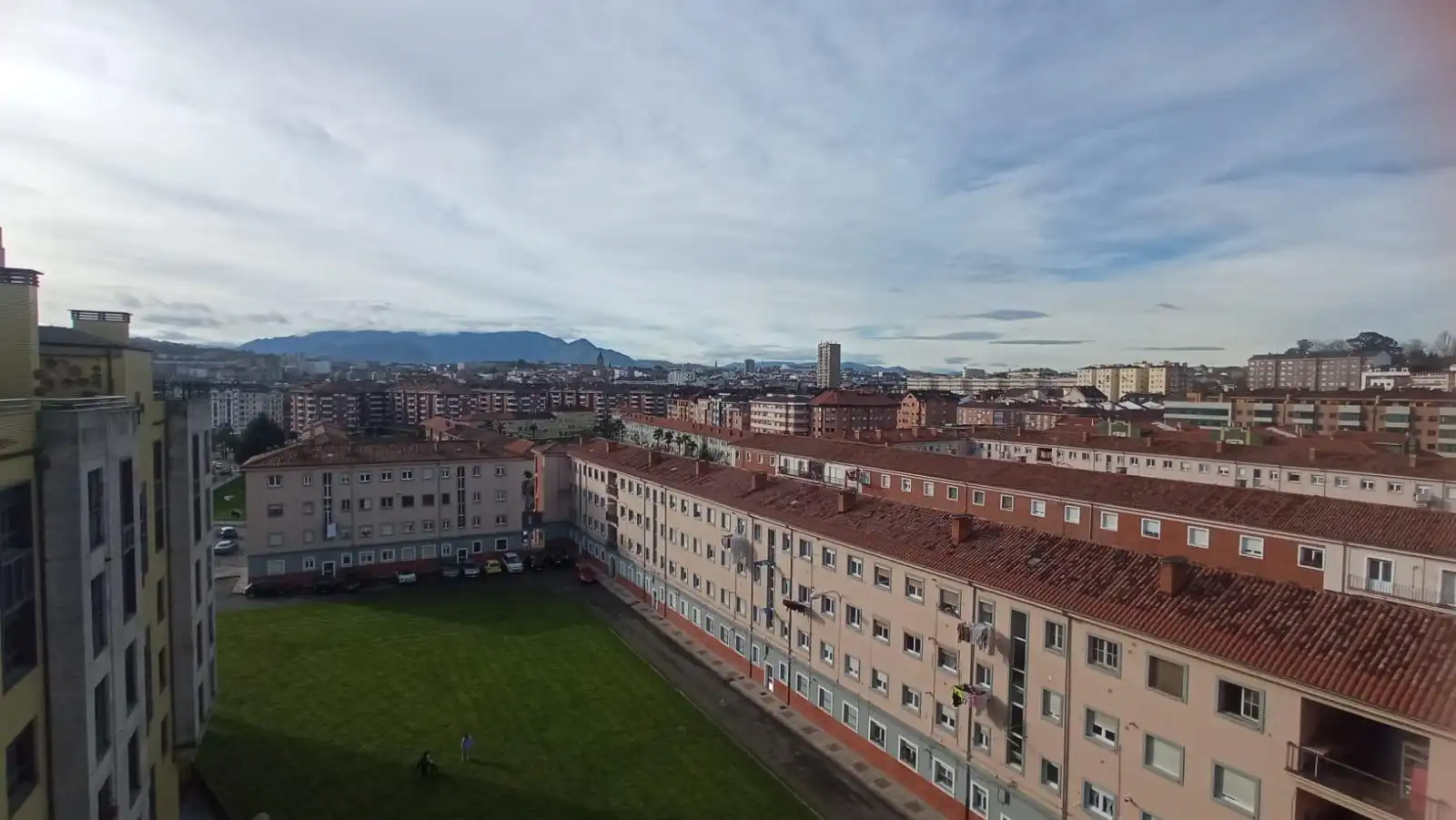 Vista exterior de Ático de alquiler en Oviedo  con Calefacción, Terraza y Trastero