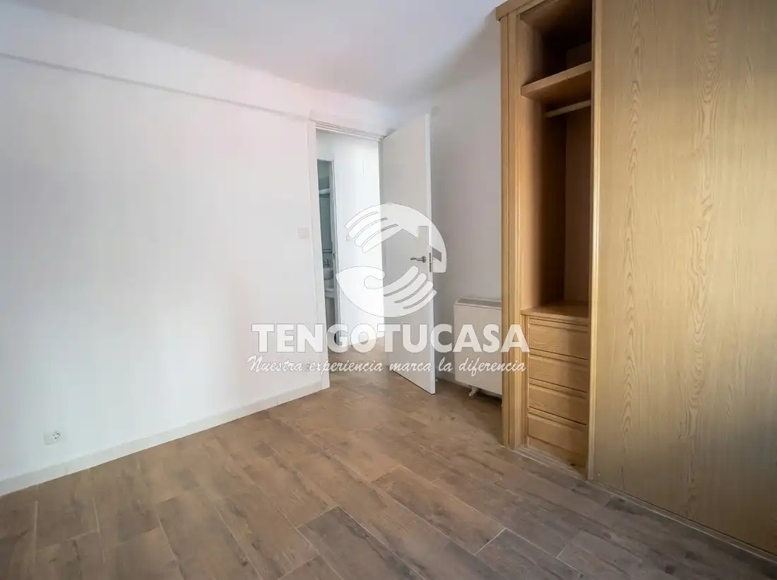 Piso en venta en Calle de María Teresa Sáenz de Heredia, 22, Ventas