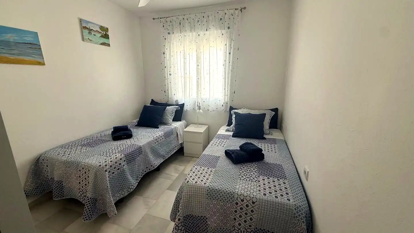 Habitación de Casa adosada en venta en Málaga con Aire acondicionado y Piscina comunitaria