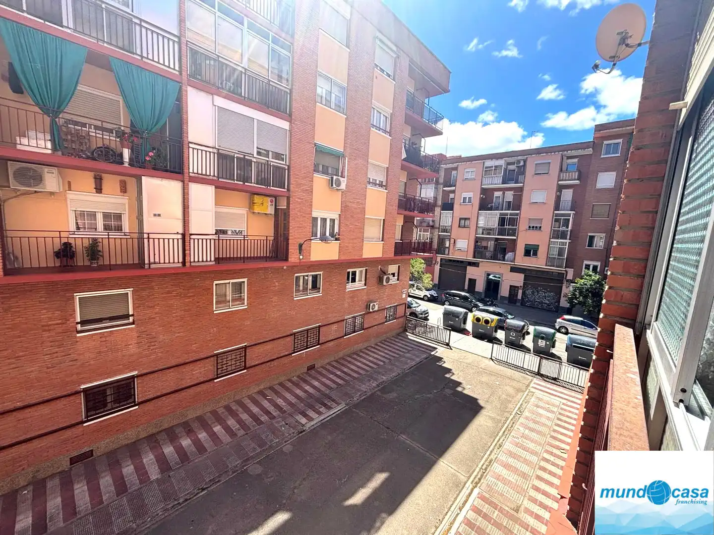 Exterior view of Flat for sale in Zaragoza  with Heating, Terrace and Furnished