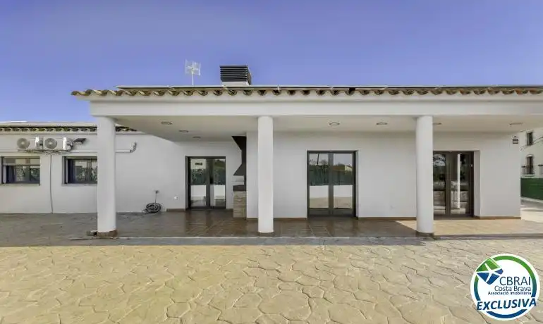 Casa amb piscina en venda a Carrer Canigó, imagen 36