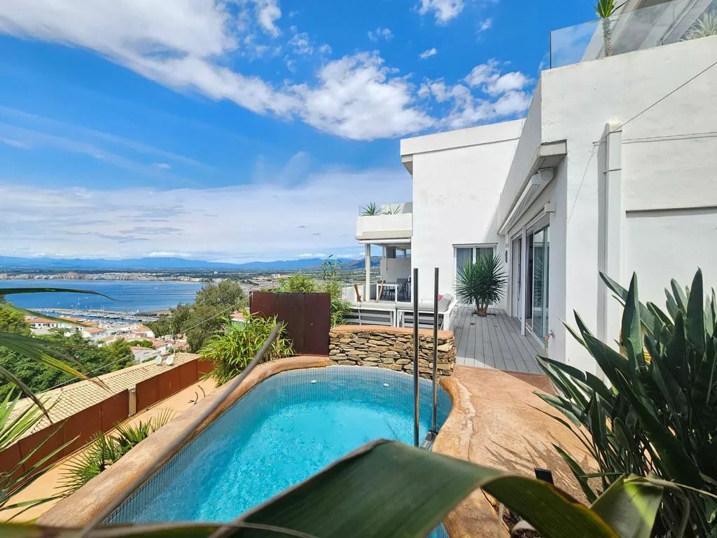 Piscina de Casa o xalet en venda en Roses amb Aire condicionat, Calefacció i Jardí privat