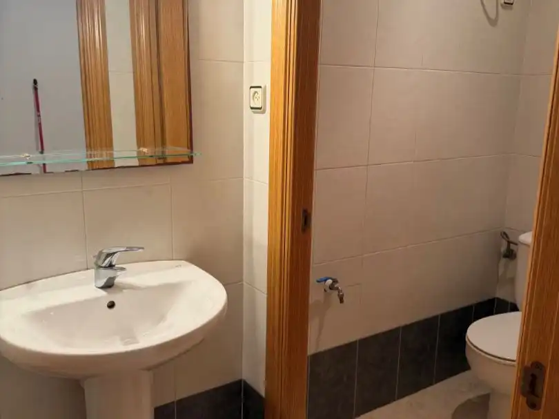 Bany de Local de lloguer en Zaragoza amb Aire condicionat