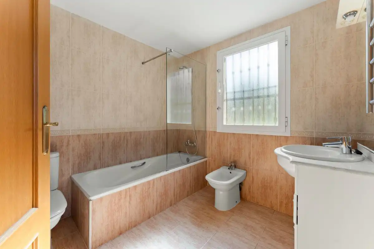 Baño de Apartamento en venta en Mijas con Aire acondicionado, Jardín privado y Terraza