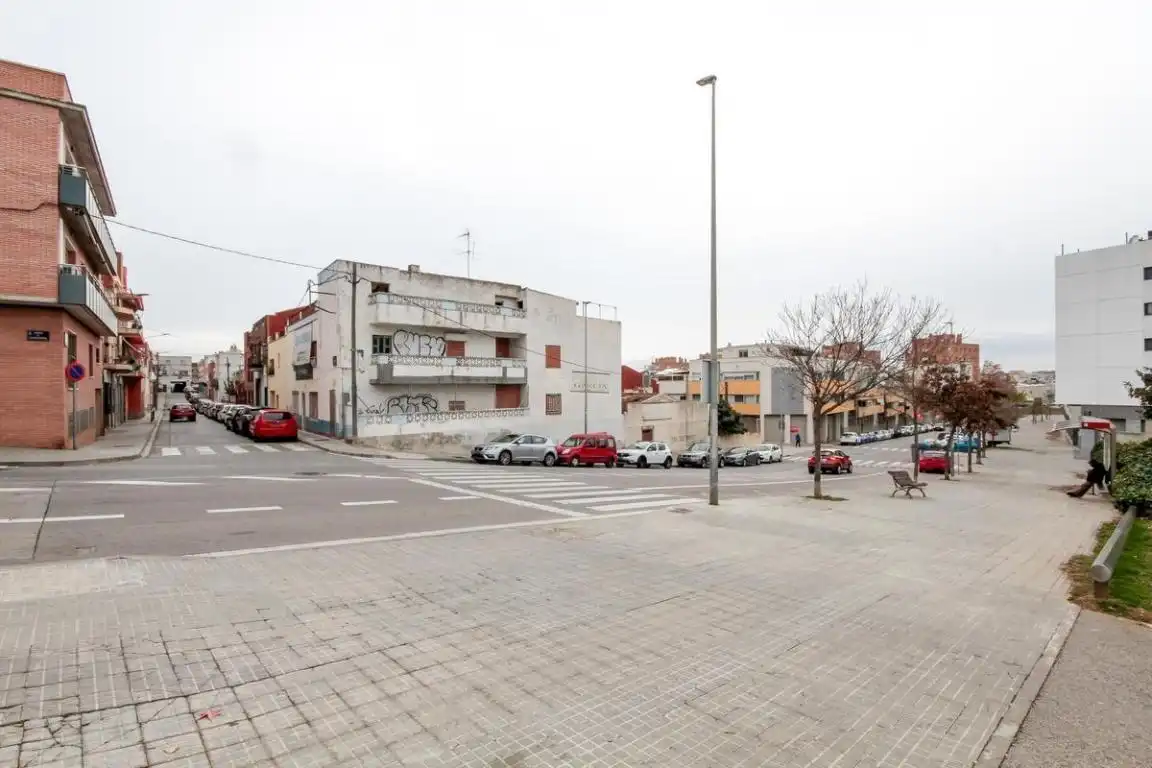 Außenansicht von Gebäude zum Verkauf in Terrassa