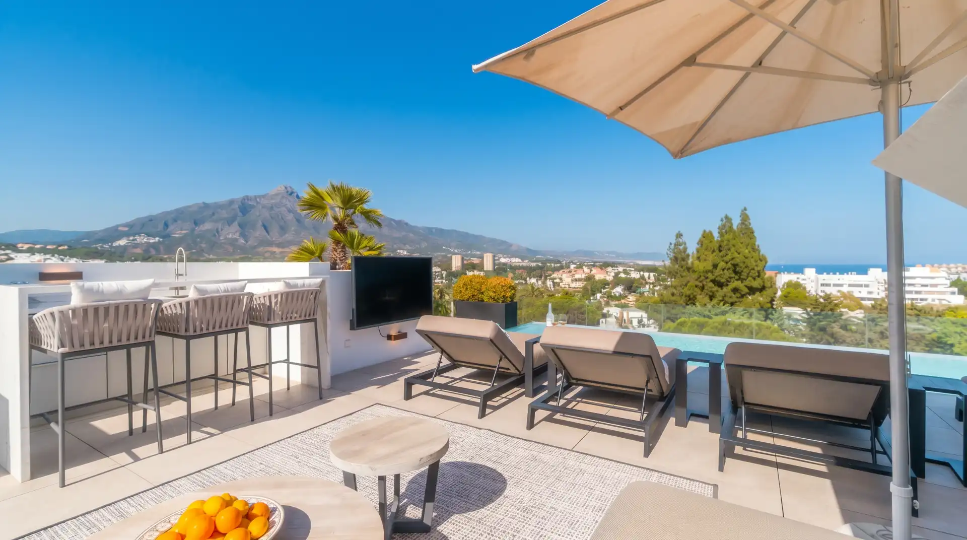 Casa con piscina en venta en Nueva Andalucía