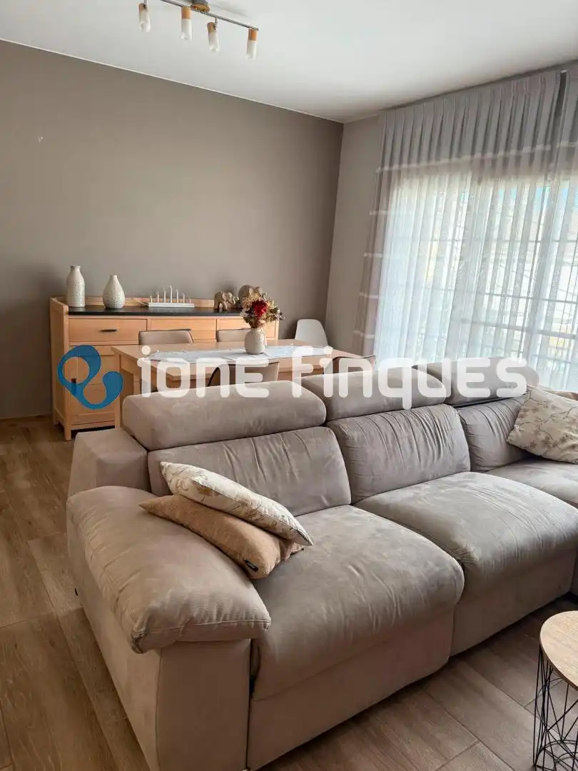 Wohnzimmer von Wohnung zum Verkauf in Terrassa mit Heizung, Balkon und Internet