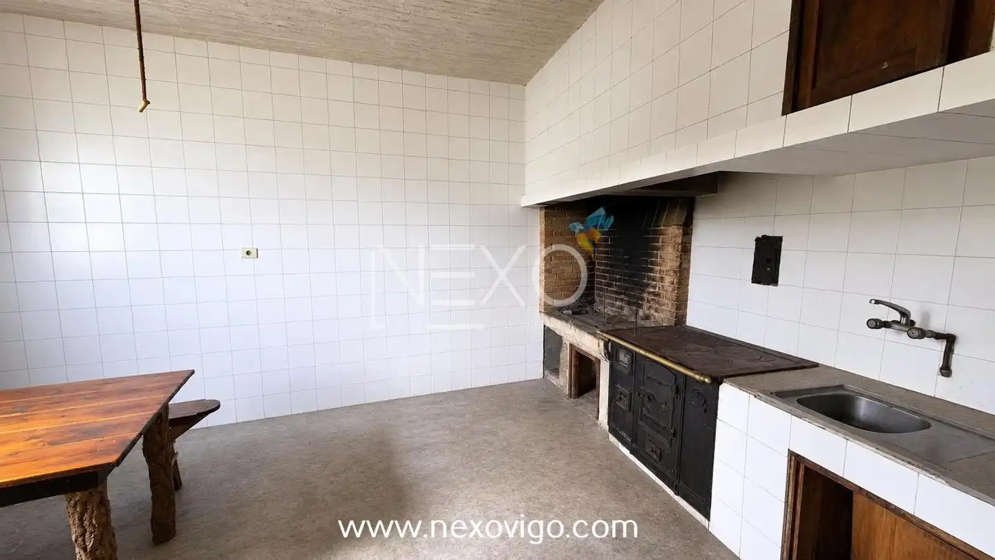 Cuina de Casa o xalet en venda en Marín amb Jardí privat i Traster
